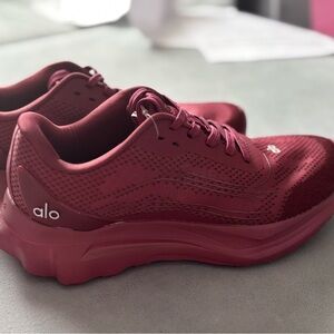 ALO Yoga Women's Maroon Athletic Shoes